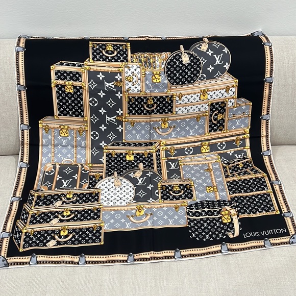 New LOUIS VUITTON Let's Go Square Monogram Silk LV Trunk Scarf Black/White - Picture 1 of 6